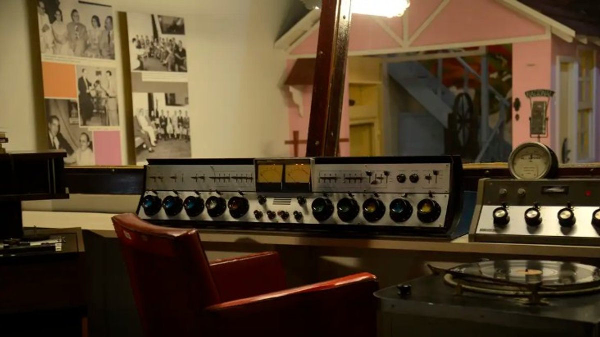 Rádio Nacional completa 89 anos com programação especial no Rio de Janeiro