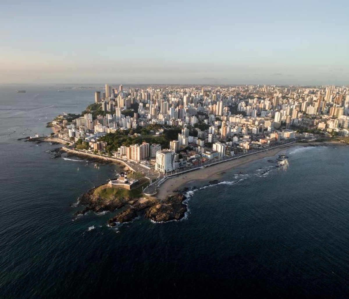 Panorama: GFM e Piatã FM seguem isoladas no topo do ranking FM de audiência; Rádio Sociedade avança em Salvador