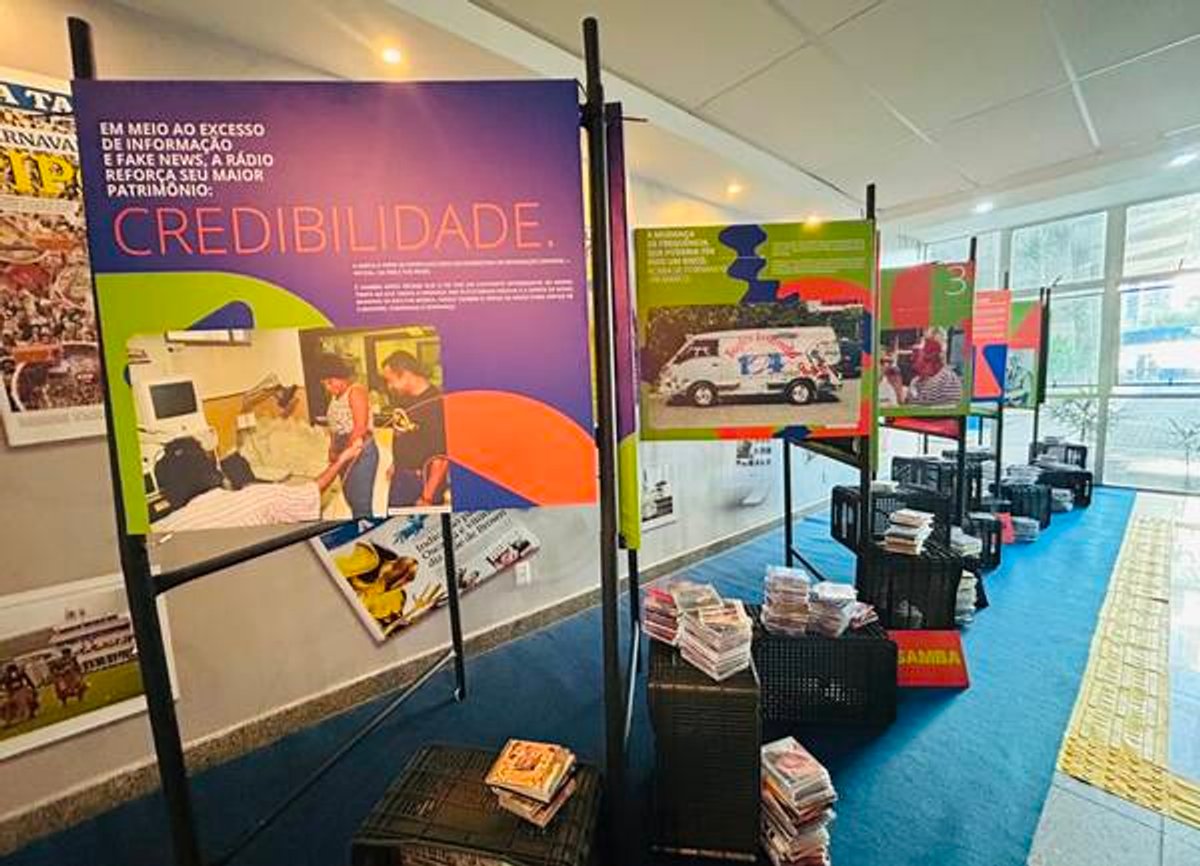A Tarde FM promove temporada da exposição O Som de 4 Décadas em Salvador